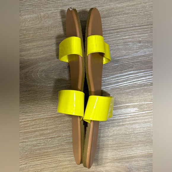 YELLOW SLIP ON SANDALS 🩴 - Picture 3 of 5